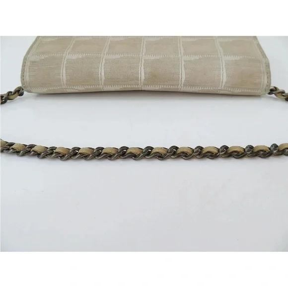 CHANEL Beige Crossbody Bag with Chain Strap - Picture 8 of 16